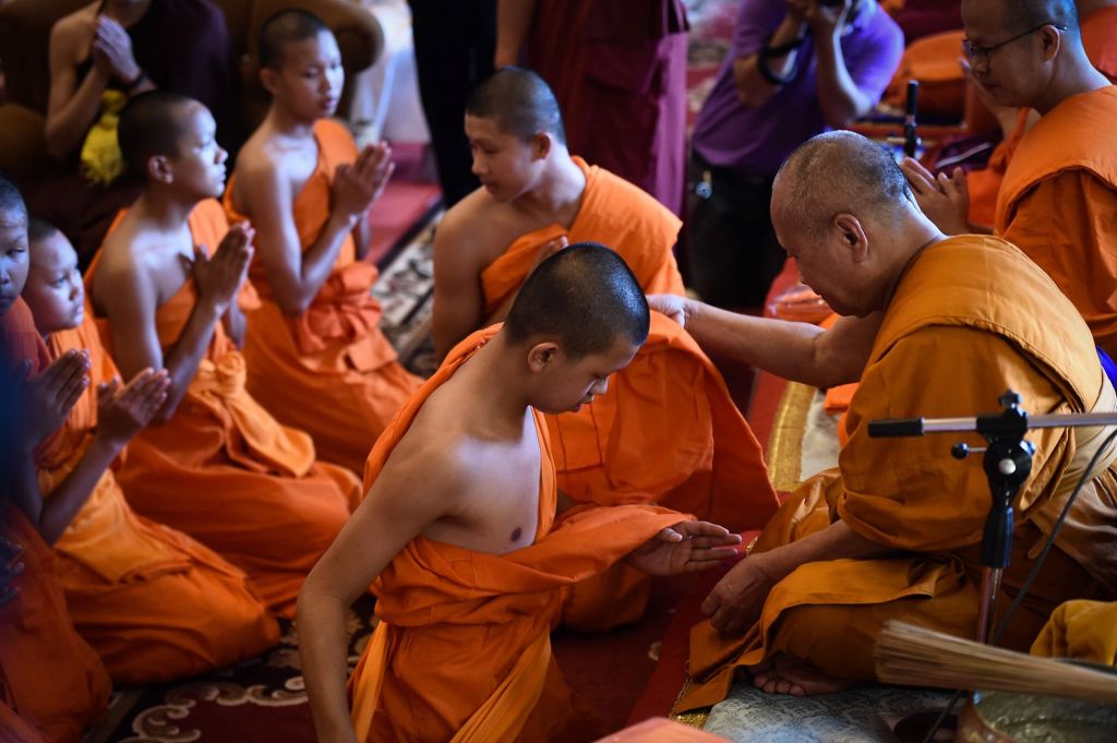 Спасённые тайские дети ушли в монастырь