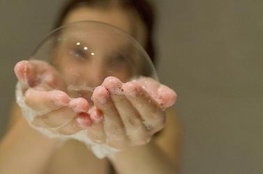 Рожденные в "пузыре". Удивительные истории детей с уцелевшим плодным мешком