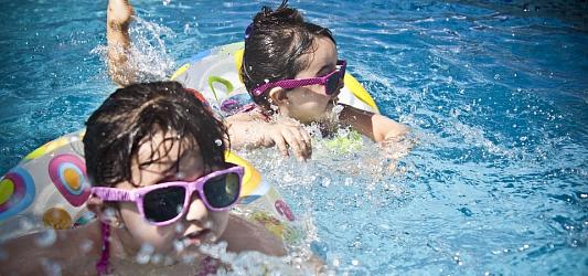 В Петербурге восемь детей отравились хлоркой в бассейне
