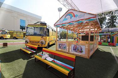 В Узбекистане придумали детский сад на колёсах для отдалённых районов  