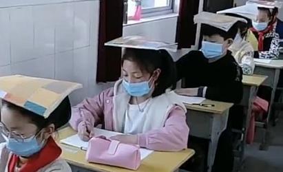 В Китае придумали, как научить школьников правильно сидеть за партой