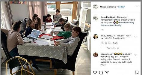 Мама 21 ребёнка опубликовала фото домашнего обучения во время карантина  