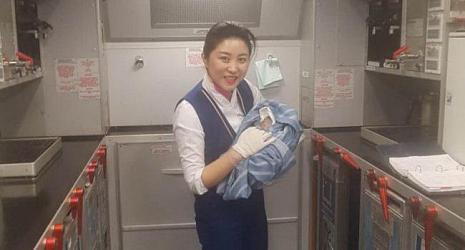 Женщина родила недоношенного ребёнка в самолёте