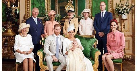Букингемский дворец совершил большую ошибку при публикации фото с крестин сына Гарри и Меган
