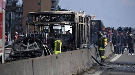 Итальянский водитель поджёг школьный автобус с детьми
