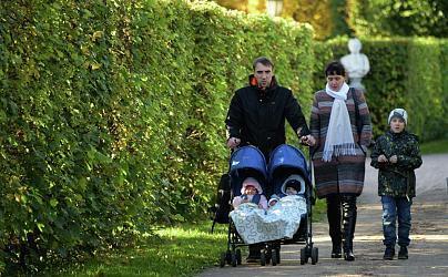 В России семей с 5-7 детьми стало в полтора раза больше