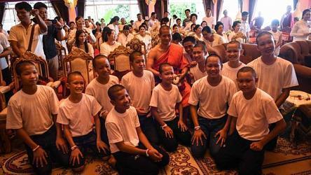 Спасённые тайские дети ушли в монастырь