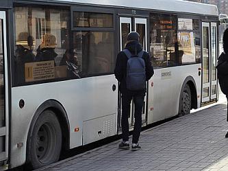 В Красноярске женщина родила в движущемся автобусе
