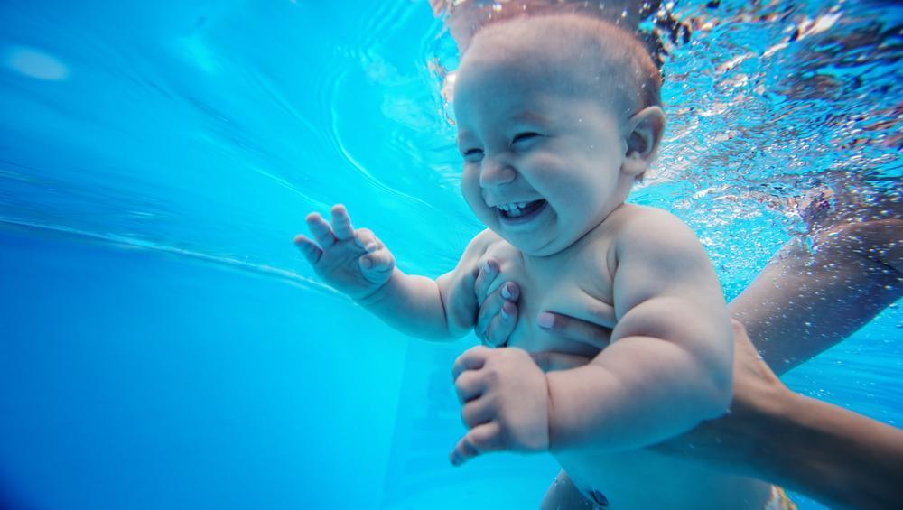 Как и где научить ребёнка плавать